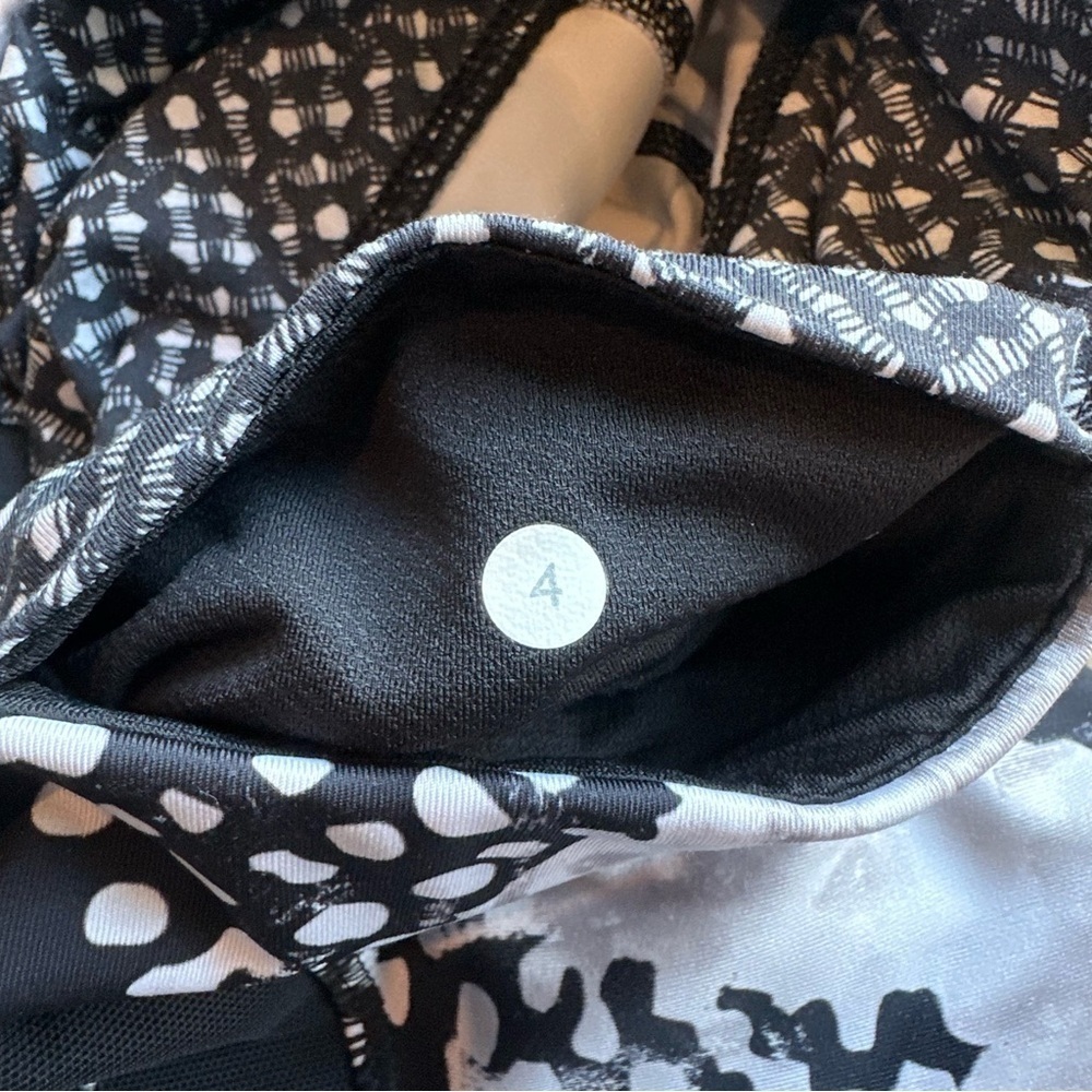 Lululemon Inspire Women’s Tight II size 4 legging Mesh Luxtreme White Black - Picture 8 of 11